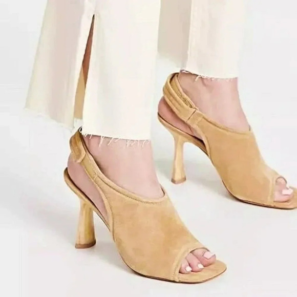 Vince Women's Quest Slingback High Heel Sandals in Dune Suede Size 6 (MSRP $350) - Picture 2 of 10